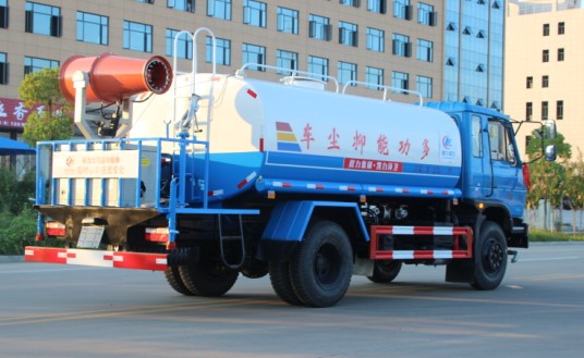 東風(fēng)145灑水車帶霧炮高清圖片 東風(fēng)145灑水車帶霧炮高清圖片