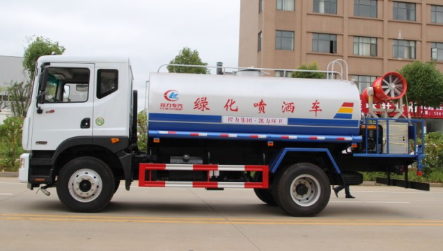 東風(fēng)多利卡D9灑水車帶霧炮(圓罐)高清圖片 東風(fēng)多利卡D9灑水車帶霧炮(圓罐)高清圖片