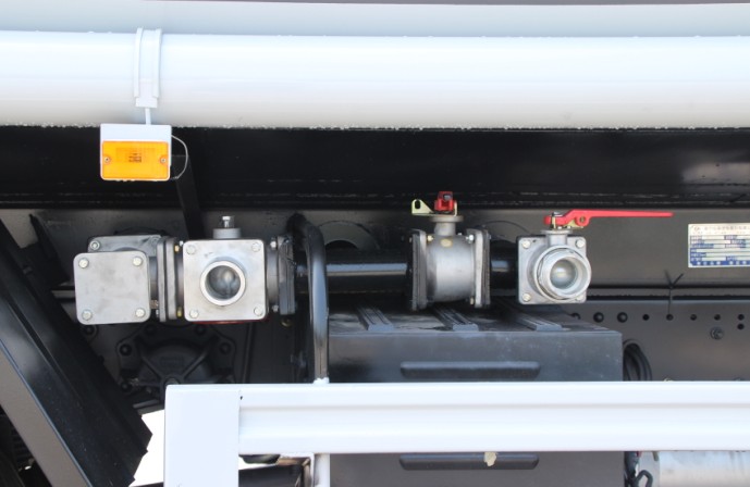 東風(fēng)多利卡D9灑水車帶霧炮(圓罐)高清圖片 東風(fēng)多利卡D9灑水車帶霧炮(圓罐)高清圖片