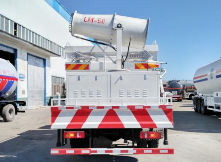 多功能灑水車(chē)-東風(fēng)天錦護(hù)欄清洗灑水車(chē)4