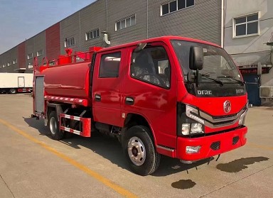 紅色灑水車圖片 紅色灑水車圖片