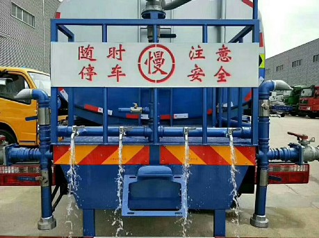 拉飲用水灑水車圖片 拉飲用水灑水車圖片