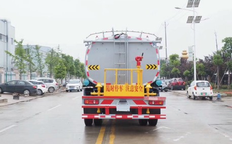 國(guó)六東風(fēng)專底12噸灑水車 國(guó)六東風(fēng)專底12噸灑水車