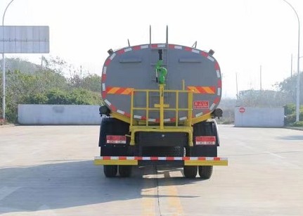 國六福田時(shí)代領(lǐng)航小三軸20方灑水車圖片 國六福田時(shí)代領(lǐng)航小三軸20方灑水車圖片