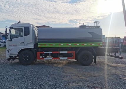 國(guó)六東風(fēng)天錦12方灑水車圖片 國(guó)六東風(fēng)天錦12方灑水車圖片