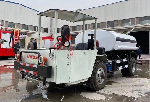 湖北江南防爆無(wú)軌膠輪灑水車 湖北江南防爆無(wú)軌膠輪灑水車