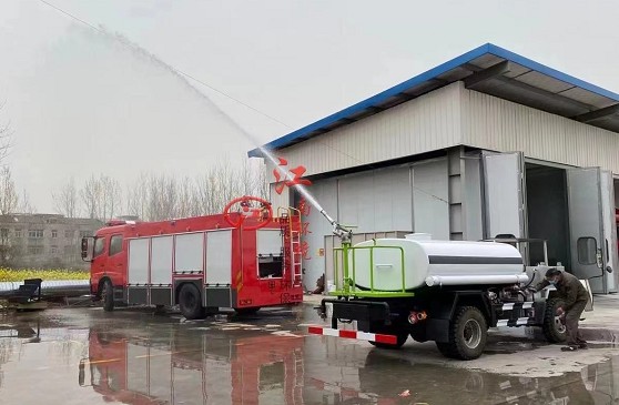 湖北江南防爆無(wú)軌膠輪灑水車 湖北江南防爆無(wú)軌膠輪灑水車