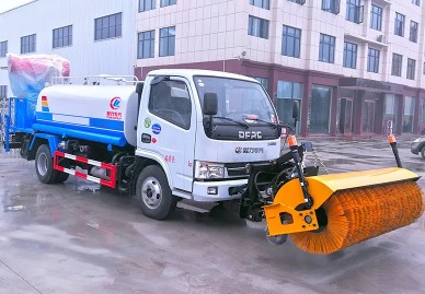 灑水車加裝掃雪滾刷 灑水車加裝掃雪滾刷