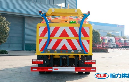 �|�L(f��ng)��������ˮ܇��ǰ�����b�o(h��)����ϴ�O(sh��)�䣬�󲿎���ײ����