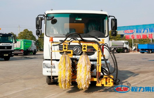 �|�L(f��ng)��������ˮ܇��ǰ�����b�o(h��)����ϴ�O(sh��)�䣬�󲿎���ײ����